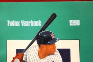 lot 28 image: Minnesota TWINS Yearbook Year1990