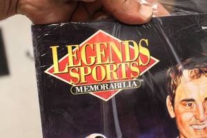 lot 68 image: 1992 Legends Sports Memorabilia 22 K Gold Foil With Certificate