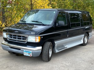 lot 4 image: 2002 Ford E.150 Econoline Eclipse Conversion Van