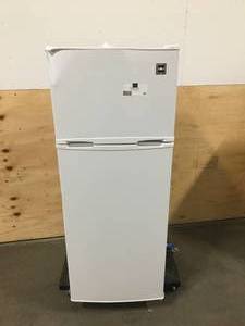 lot 62 image: RCA 7.5 cu. ft. Mini Refrigerator in White