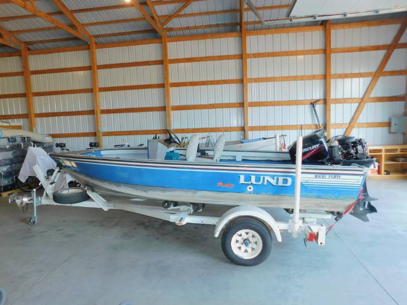 lot 1 image: Lund Fishing Boat