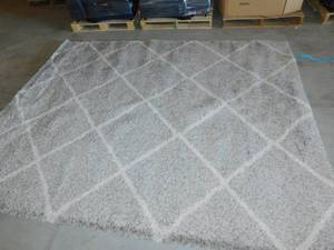 lot 55 image: Decorative Rug