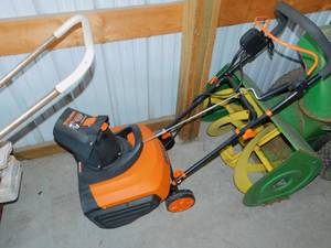 lot 68 image: Electric Snow Thrower