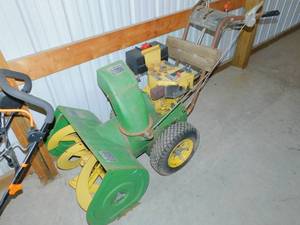 lot 69 image: John Deere Snowblower