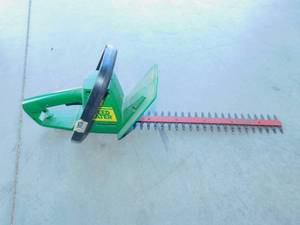 lot 64 image: Weed Eater