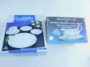 lot 75 image: Blue Garland Pattern Set