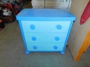 lot 38 image: Small Dresser