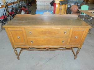 lot 39 image: Vintage Buffet