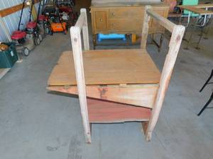 lot 40 image: Vintage Shelf