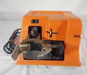 lot 2 image: ESP Key Cutting Machine 79-0390