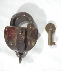 lot 20 image: Antique FS HDW Company Inc. Padlock With Key