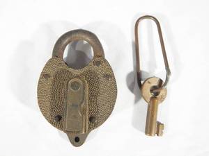 lot 22 image: Antique Yale and Towne Padlock With Key
