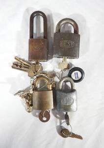 lot 33 image: Lot of 4 Vintage Best, American and Illinois Lock Company Padlocks With Keys