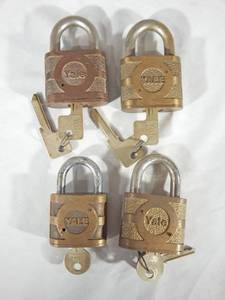lot 34 image: Lot of 4 Vintage Yale and Towne Padlocks With Keys