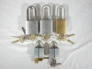 lot 39 image: Lot of 5 Best and Yale and Towne Padlocks With Keys