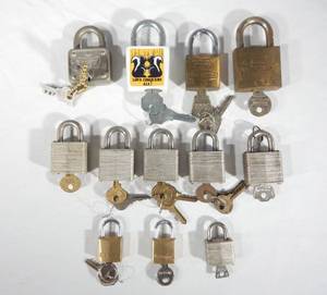lot 43 image: Lot of 12 Newer and Vintage Padlocks With Keys