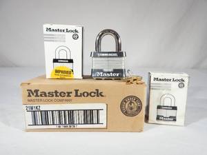 lot 48 image: Lot of New Master Lock No. 21 Commercial Padlocks