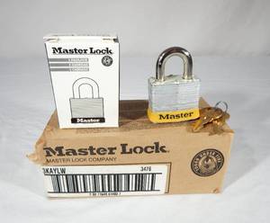 lot 49 image: Lot of 4 New Master Lock 3476 No. 3 Padlocks