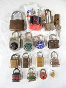 lot 64 image: Lot of 15 Newer and Vintage Padlocks and Lock Cylinder