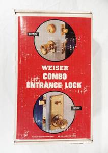 lot 79 image: New Vintage 1970s Weiser Polished Brass Combo Entrance Lock Set CS5271