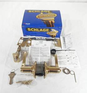 lot 142 image: New Schlage F51-605 Brass Keyed Entrance Door Latch Set