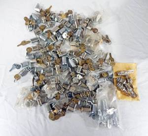 lot 156 image: Huge Lot of Cam Locks With Keys