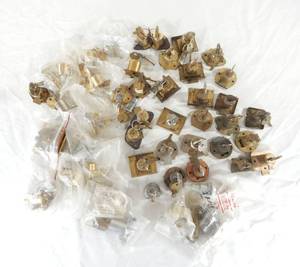 lot 159 image: Large Lot of Assorted Vintage Locks and Cylinders With Keys