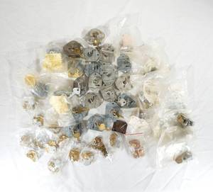 lot 160 image: Large Lot of Mailbox, Locker and Assorted Locks With Keys