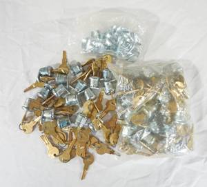 lot 161 image: Large Lot of Illinois Lock Company Cam Locks With Keys