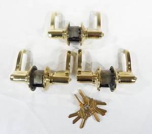 lot 207 image: Lot of 3 Bright Brass Keyable Locking Lever Sets With Key Blanks