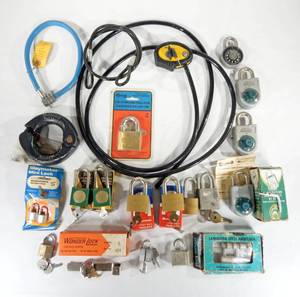 lot 255 image: Large Lot of Assorted Padlocks and Locks