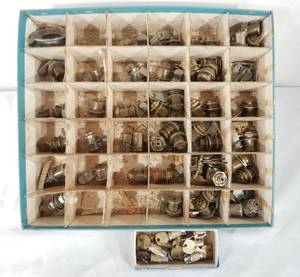 lot 256 image: Lot of Cam Locks and Cylinder Cores