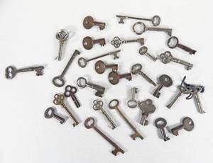 lot 227 image: Lot of 29 Antique and Vintage Skeleton Keys