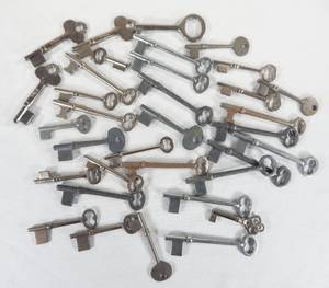 lot 229 image: Lot of 34 Vintage Skeleton Key Blanks