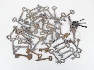 lot 230 image: Large Lot of Antique and Vintage Skeleton and Assorted Keys