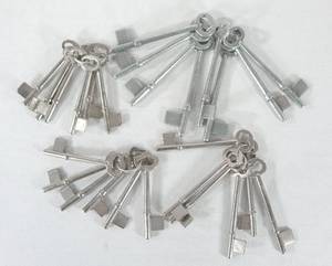 lot 241 image: Lot of 26 Assorted Vintage Skeleton Key Blanks