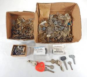 lot 251 image: Large Lot of Vintage Keys