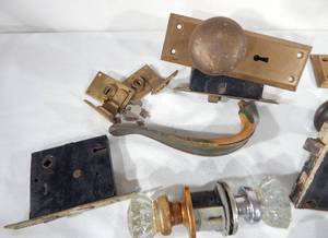 lot 276 image: Lot of Vintage and Antique Residential Door Knobs, Latches, Handles and Hardware