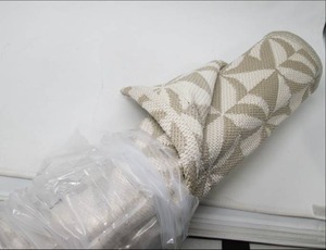 lot 4 image: 5X7 Area Rug...