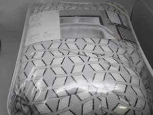lot 35 image: Project 62 King Comforter Set...