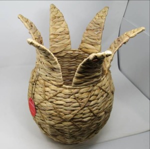 lot 42 image: Pineapple Woven Basket Planter 17 ...