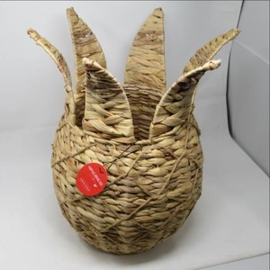 lot 43 image: Pineapple Woven Basket Planter 17 ...
