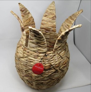 lot 44 image: Pineapple Woven Basket Planter 17 ...