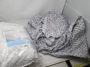 lot 121 image: Cool Touch Mattress Pad & Queen Siz...