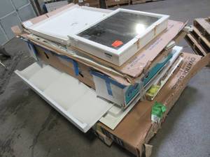lot 600 image: WHOLESALE MIXED PALLET OF MISCELLANEOUS BATH AND SHOWER WALLS AND MORE