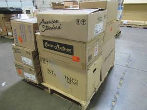 lot 256 image: WHOLESALE MIXED PALLET OF MISCELLANEOUS TOILET BOWLS, TANKS AND MORE