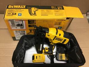 Dewalt 20-Volt Max 16-Gauge Cordless Angled Finish Nailer Kit in good condition