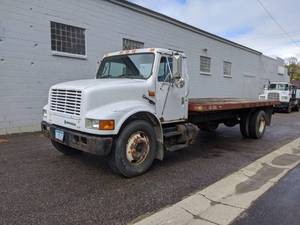1993 International DS 999 w 20 Flatbed and Automatic Transmission