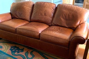 lot 1 image: Whittemore-Sherrill  Leather Sofa