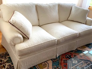 lot 17 image: Henredon Custom Folio Collection Sofa